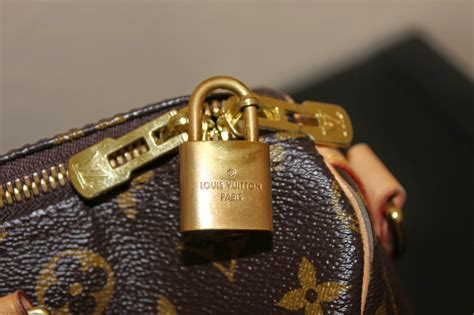 where does the lock go on a louis vuitton speedy|Louis Vuitton luggage lock.